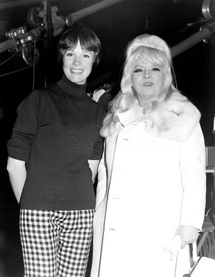 Julie Andrews 8x10 Photo 032926-21 Mae West