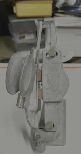 Ancien Support De Flèche Bitzenburger - Modèle Breveté N° 2337080, Avec 3 Plumes