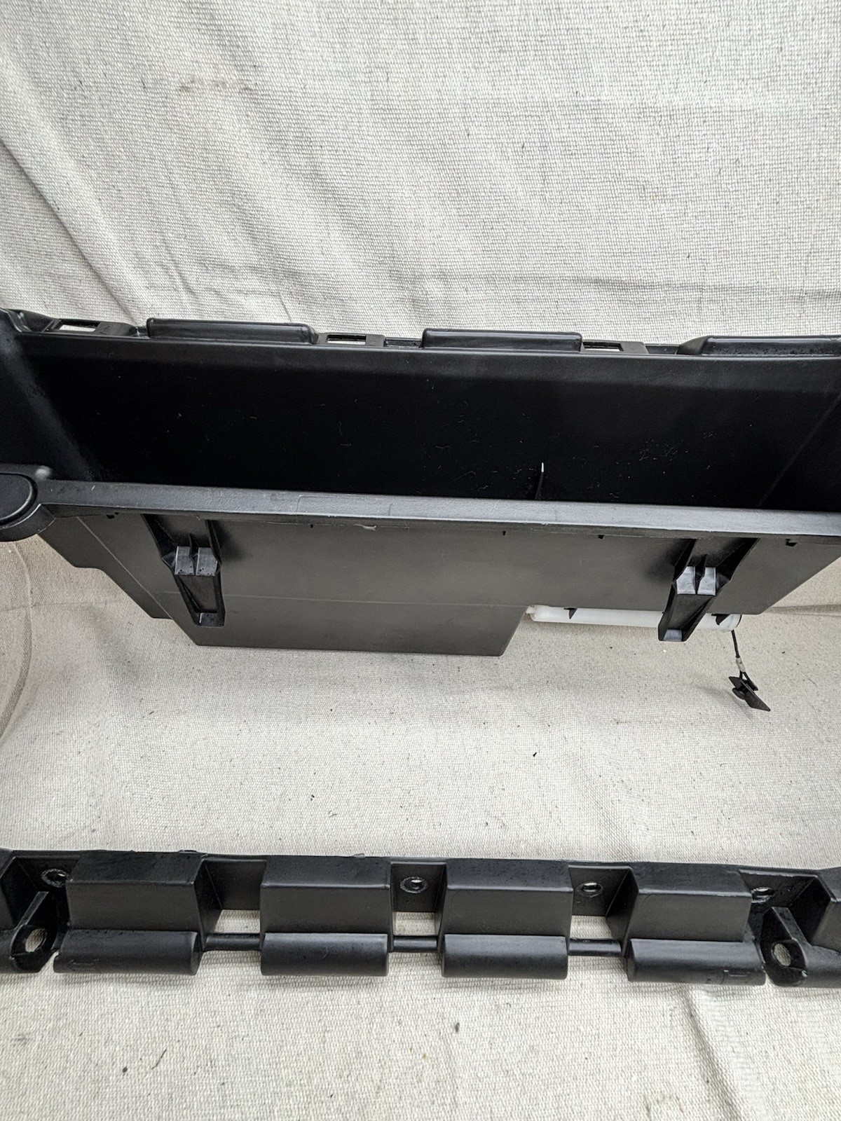 2011 - 2019 Ford Explorer Glove Box Housing Panel Trim BB53-78044B88-AB