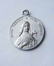 Vintage St Therese of Lisieux / the Child Jesus Medal / Charm