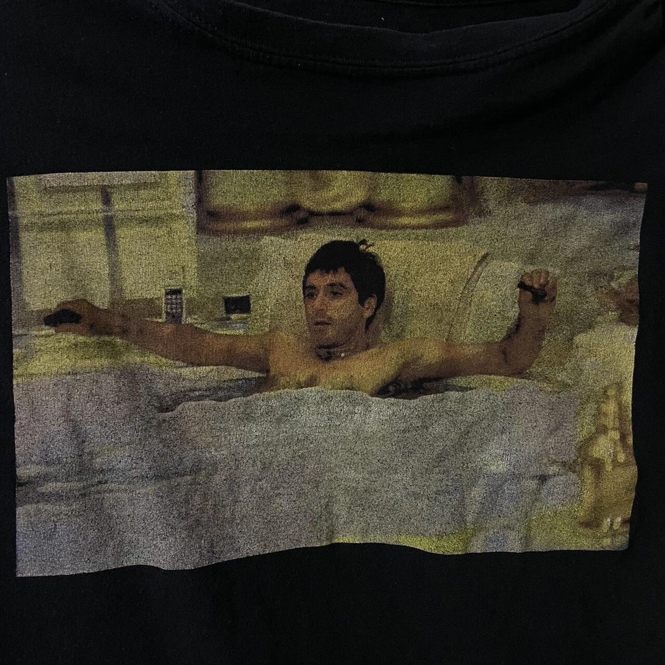 Camiseta De Colección Rara Negra Tony Montana Scarface Película Escena Bañera Foto 2 de 3