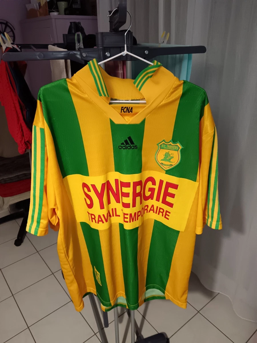 PHOTOS : Nantes dévoile ses nouveaux maillots - Football - MAXIFOOT