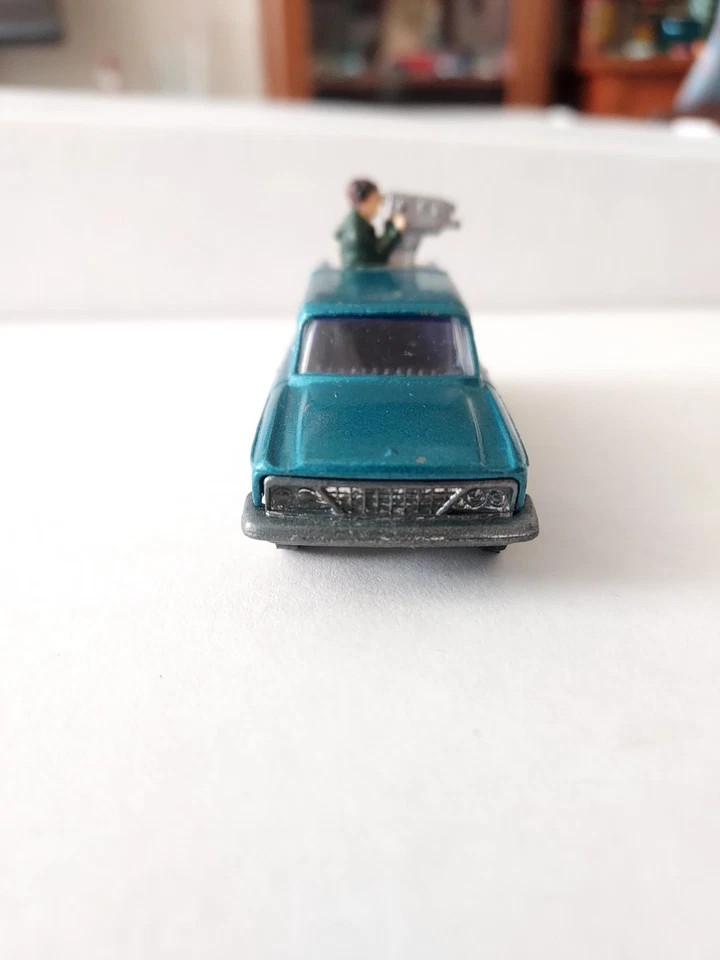 Vintage Husky Studebaker Wagonair W/ Camera man Diecast England My Personal Mint - Image 3 of 4