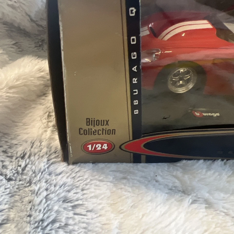 Nuevo en caja Bburago Bijoux Collection 1:24 Die Cast 1999 Shelby Serie 1 Roadster Foto 2 de 4