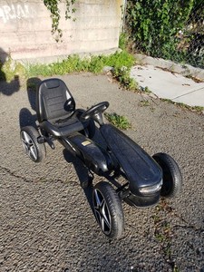 Mercedes Benz Pedal Car. Nice Car kid...