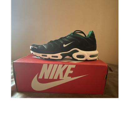 Nike Air Max Plus Black Green White Low Top Athletic Running Sneakers