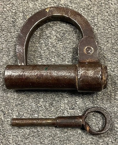 rimitive Civil War Era Iron Prisoner Shackle Leg Iron/Hand Cuff with Screw Key