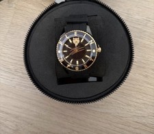 PLEIN SPORT Herren Quarz Armbanduhr PSKBA0323 schwarz/gold, Silikon, Box