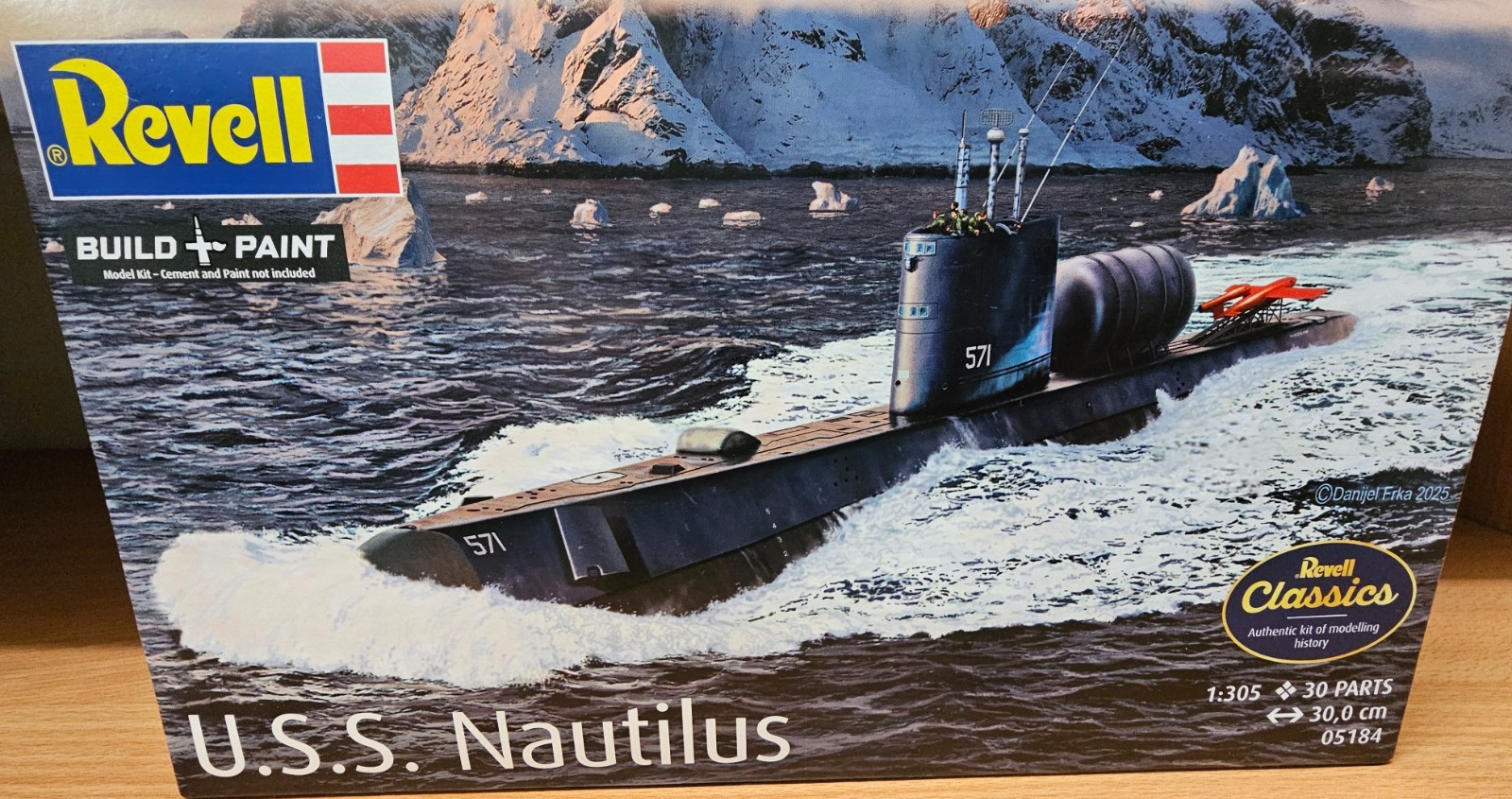 05184 Revell Classics 1:305 Scale U.S.S Nautilus First Nuclear Submarine
