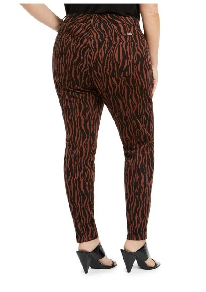 Pantalones INC para mujer talla grande estampados 5 bolsillos ajustados rayas tigre precio de venta sugerido por el fabricante 89,50 $ Foto 2 de 4