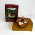 2001 Hallmark Keepsake Ornament Sharing Santa’s Snacks Christmas Mouse Clip on