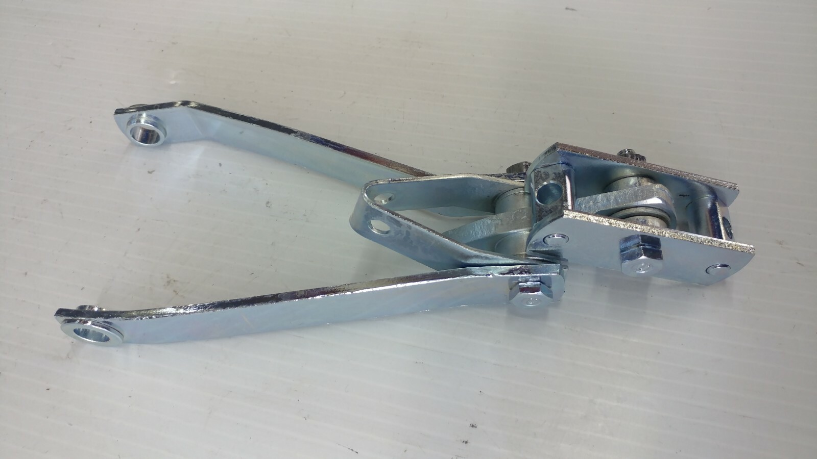 81 - 91 ROLLS ROYCE SILVER SPUR front  PARKING BRAKE shackle and levers 