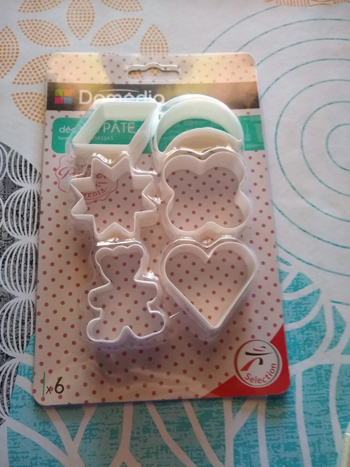 Emporte-Pièce -Découpe Pâte en plastique Domédia neuf x 6 - Photo 2/4