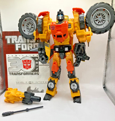 Transformers Generations Thrilling 30 Voyager Class Sandstorm