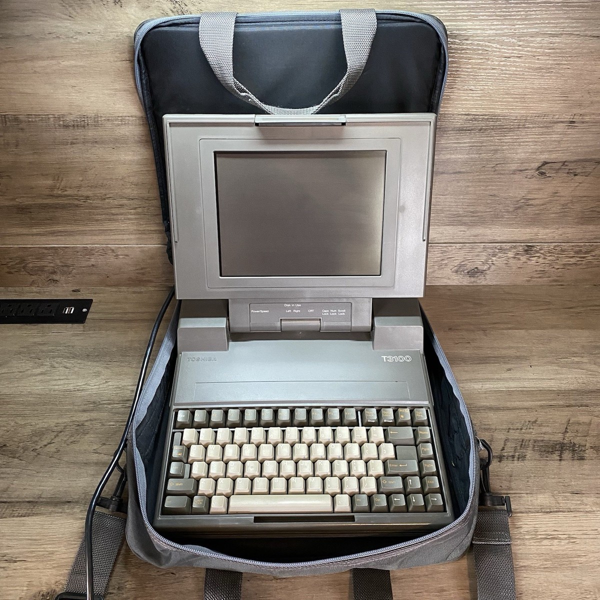 Vintage Retro Toshiba T3100 PA7037U Laptop Powers On w/ Cord