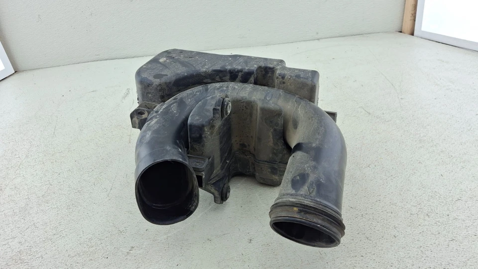 Caja de filtro limpiador de admisión de aire Kia Soul 2020-2025 - pestaña agrietada 28220-K0100 Foto 2 de 4