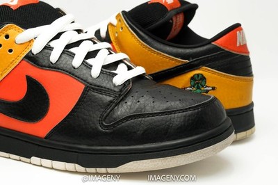 NIKE SB DUNK LOW USED SIZE 11 RAYGUN ORANGE FLASH BLACK 304292 803