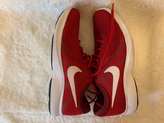 nike revolution 4 mens red