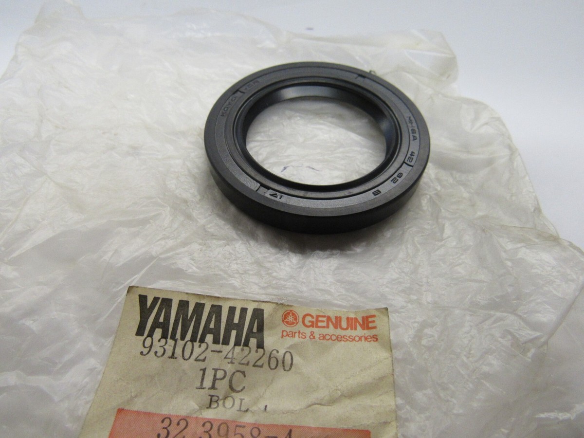 John37【CV-60x3/VF-2,14,102,142,154】 NOS Yamaha 35X62X6 Oil Seal DT2 DT3 DT250 YZ360 YZ250 XS500