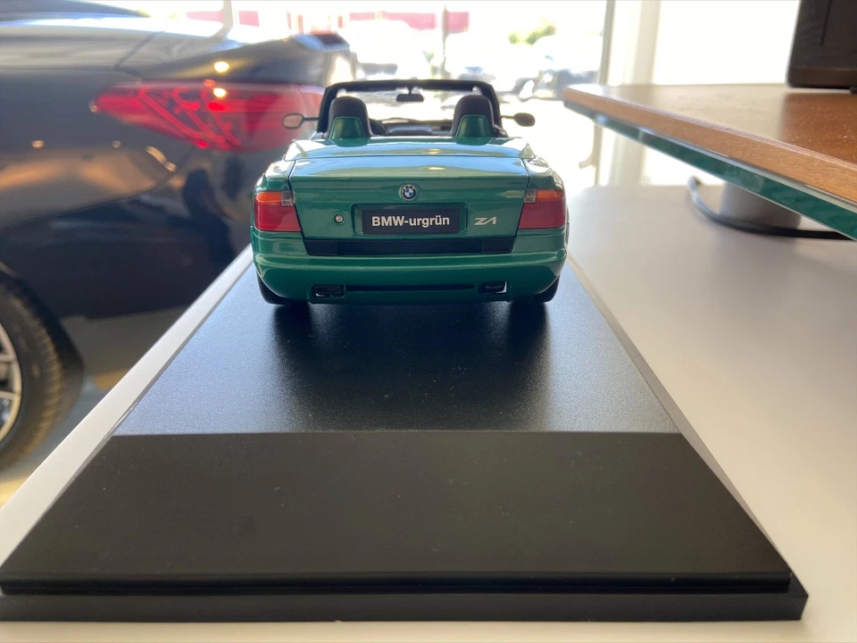 BMW Z1 Miniatur 1:18 Urgrün 80435B5D025 - Bild 4 von 4
