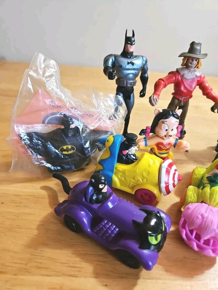 DC Comics Batman, Espantapájaros, Batgirl, Cat Woman, Wonder Woman, Penguin Lote de 10 Foto 2 de 4