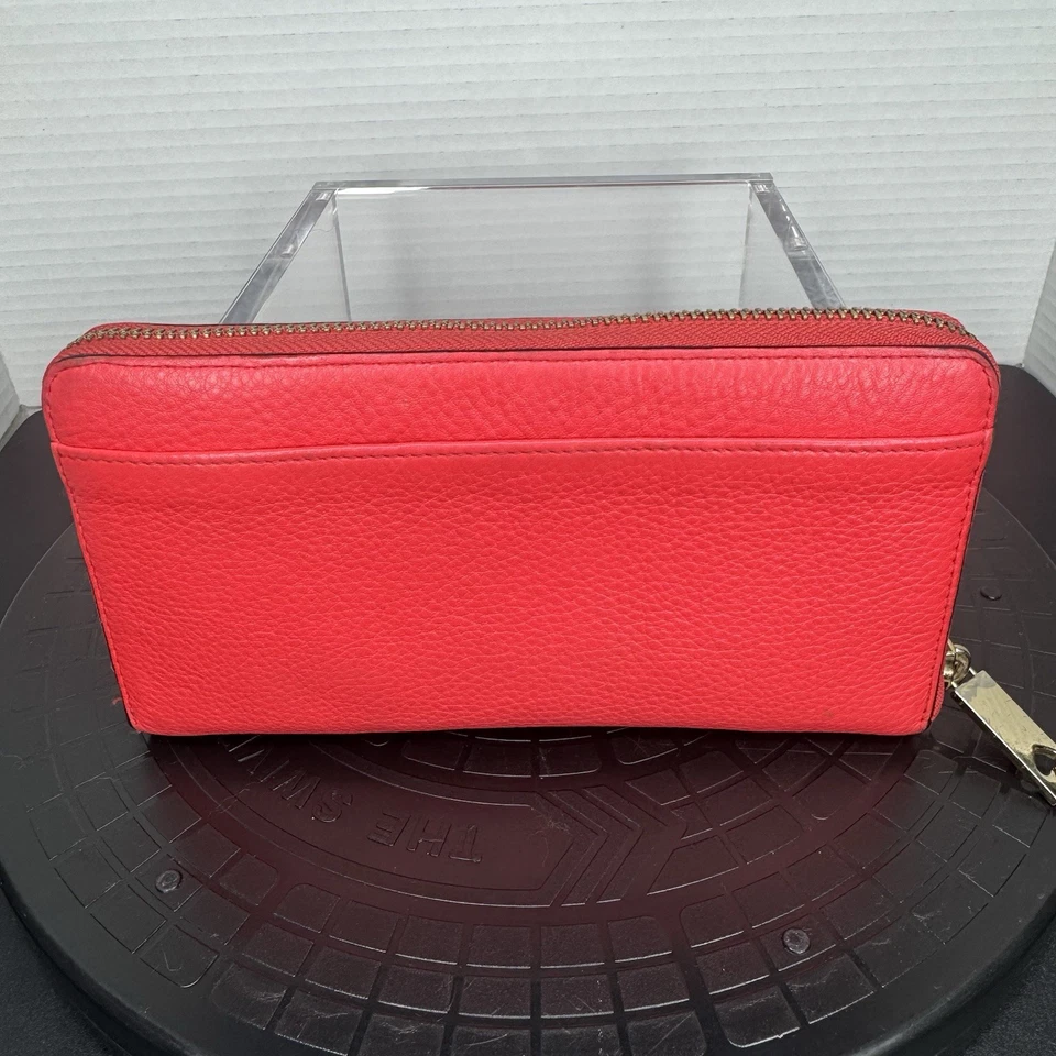 Cartera Kate Spade Cuero Rojo Guijarro Cremallera Alrededor - Bolso sin Mano Continental Foto 3 de 4