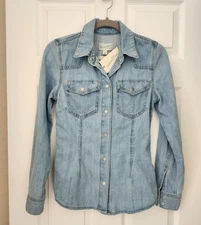 NWT Universal Thread Women's Size 4 Denim Snap Front Long Sleeved Shirt Western