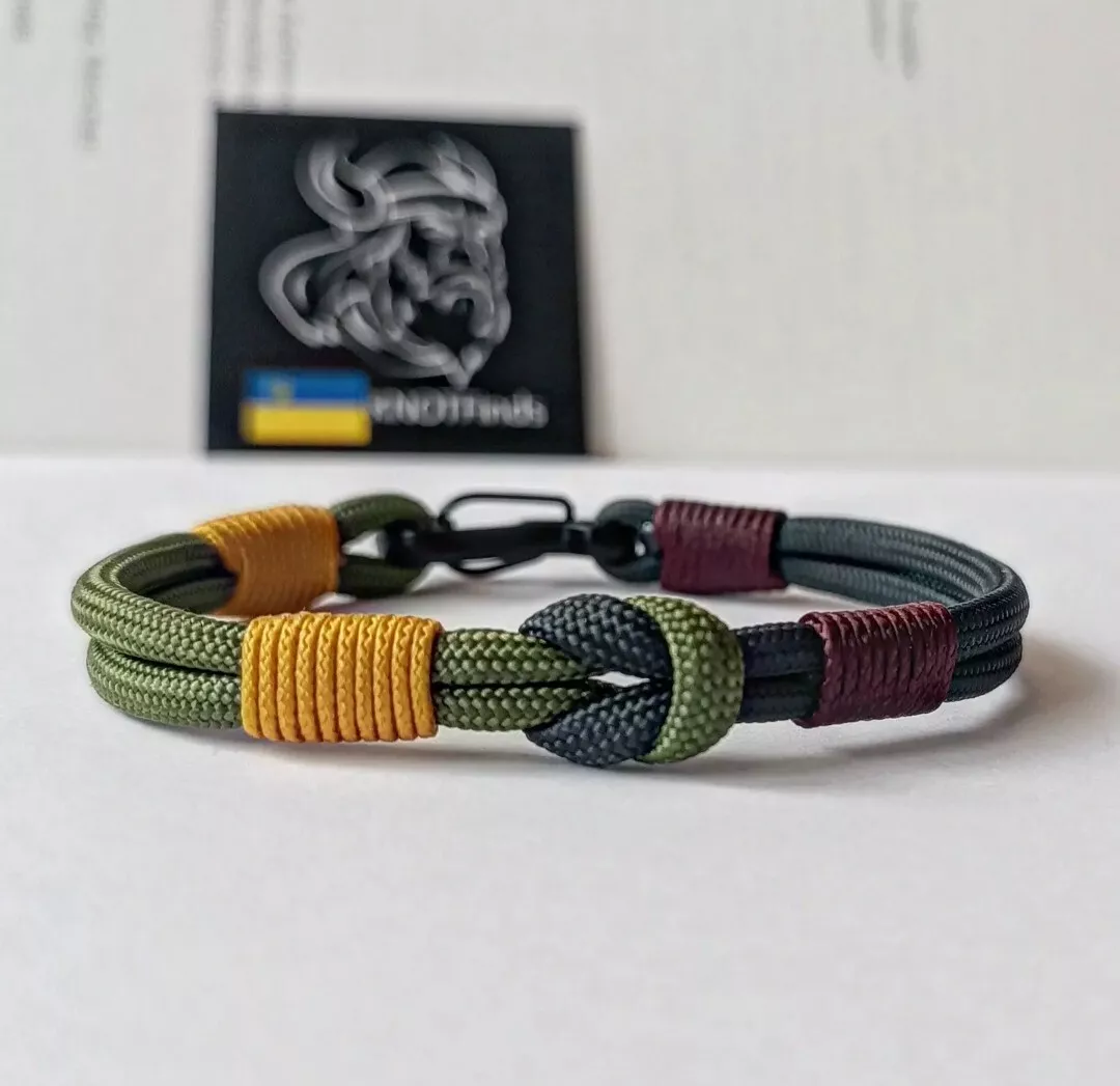 Thin paracord bracelet. Skydiving bangle. Enchanting mood. Street style. Surfer