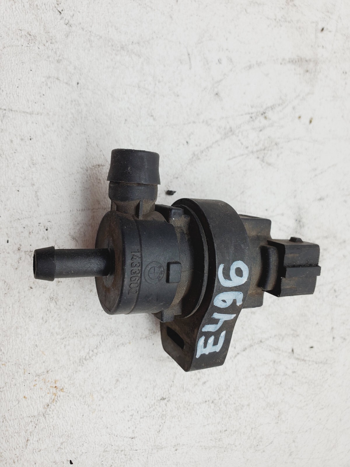 20012005 BMW X5 FUEL TANK BREATHER VALVE 1433602 OEM E496 eBay