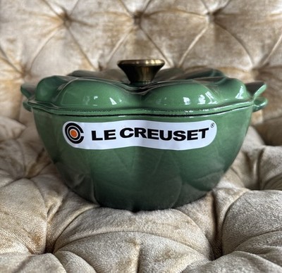 LE CREUSET Rare Emerald Green Four Leaf Clover Shamrock Cast Iron