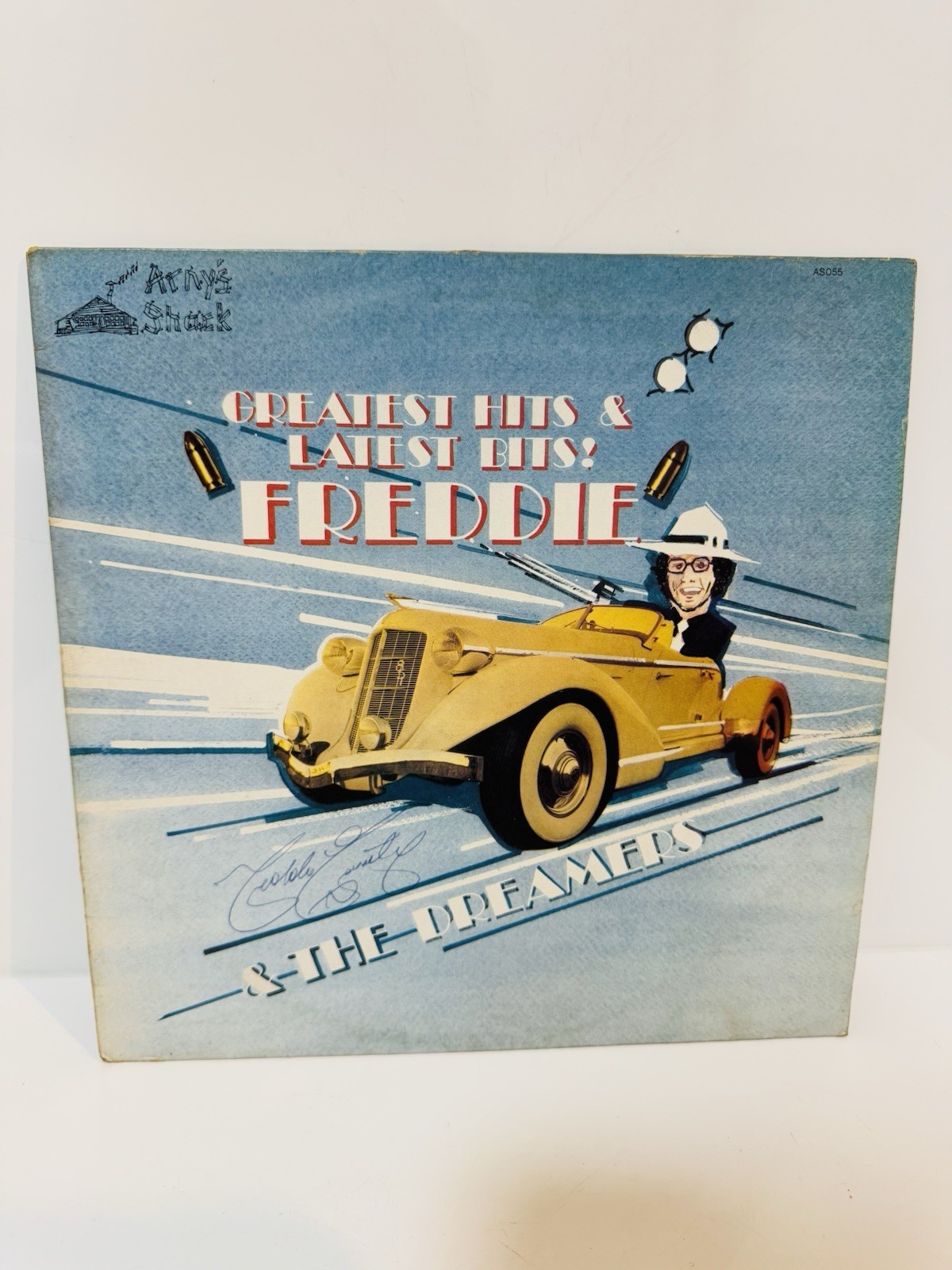 FREDDIE AND THE DREAMERS  Greatest Hits & Latest Bits  LP   SIGNED BY THE BAND!