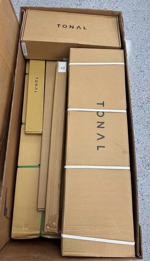 Tonal - Gimnasio Inteligente en Casa Incluye Paquete de Accesorios (Modelo: 155-001) Foto 2 de 4