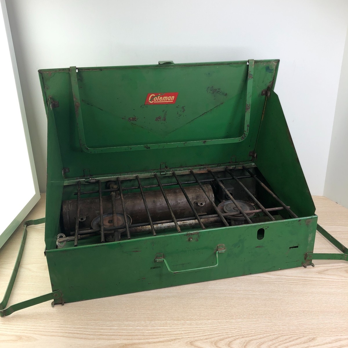 RARE 1940's Coleman 413C Stove 2 Burner Heavy Duty Vintage Round