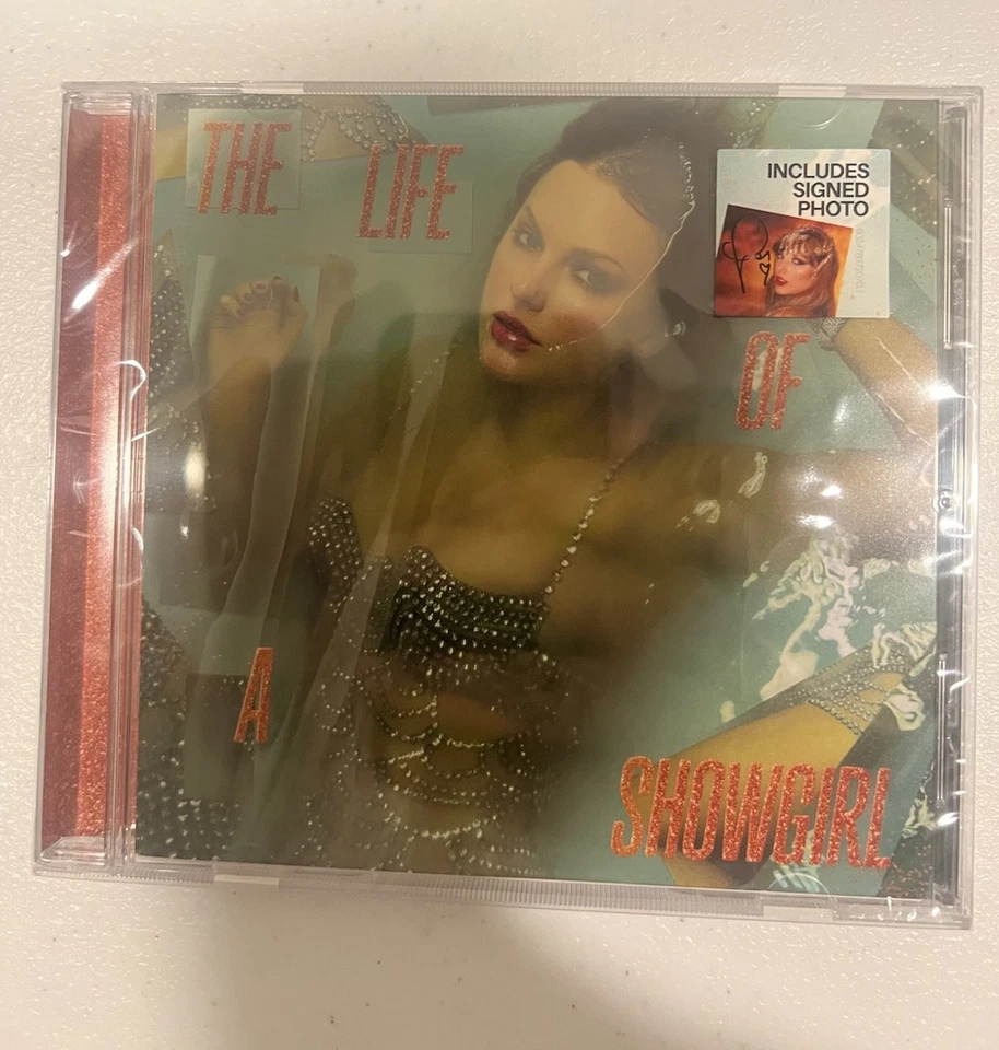 Taylor Swift - The Life of a Showgirl CD + handsigniertes Foto 1 bestätigter Vorverkauf