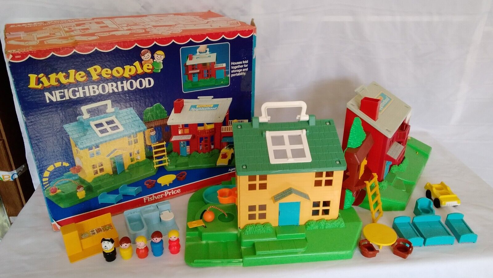 Fisher Price Vintage COMPLETE Deluxe Little People Neighborhood  #2551 - FPB015