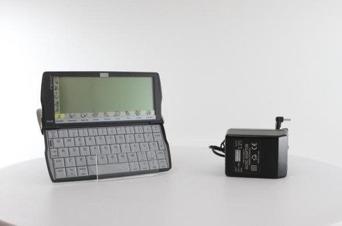 Psion Revo Plus 16 MB Palmtop Computer - Psiwin 2.3 (1070 0020 02) - 第 1/1 張圖片