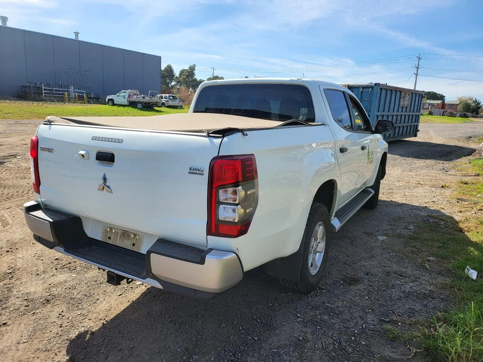 Mitsubishi Triton Ignition Barrel with Key MR 03/2015-10/2023 - image 4 of 4