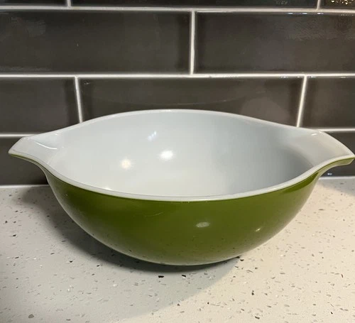 Vintage Pyrex Verde Green 444 4 Quart Cinderella Mixing Bowl 1967