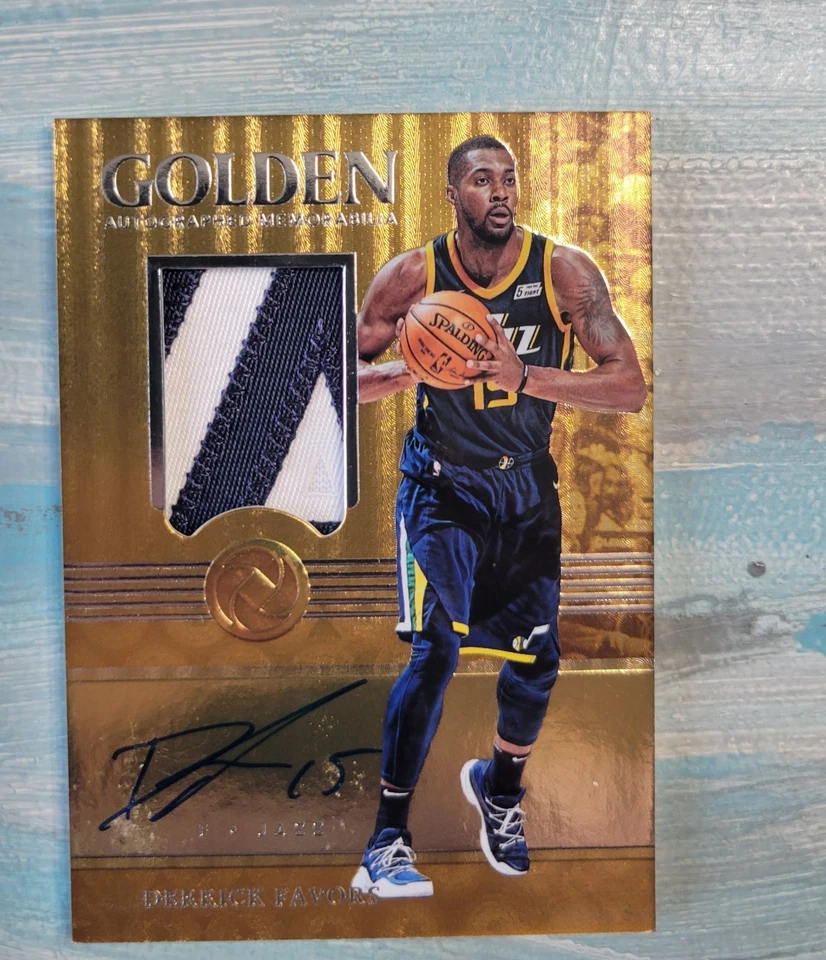 2017-18 Panini Opulence Golden Memorabilia 7/25 Derrick Favors Auto, Utah Jazz - Imagem 4 de 4