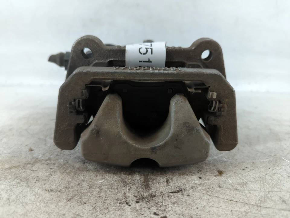 Суппорт правого тормоза заднего пассажира Chrysler 200 2015-2017 годов выпуска YOOZK - Изображение 2 из 4