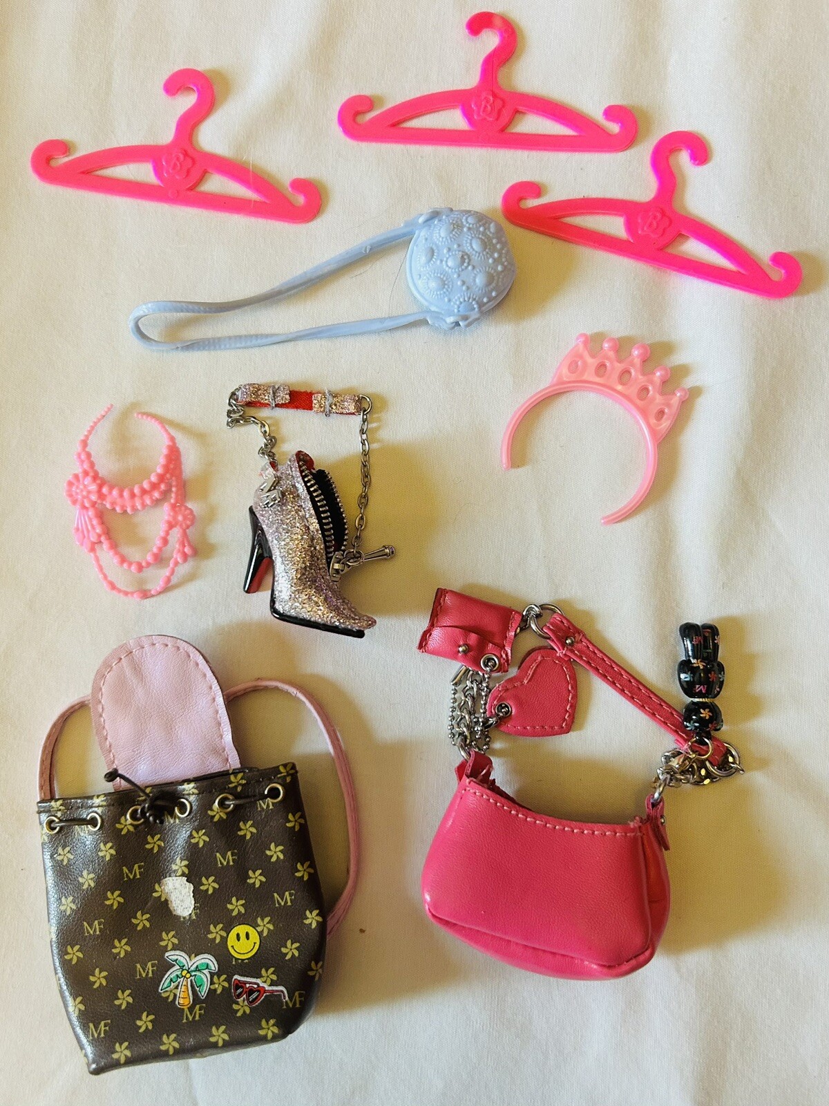 VTG mixed lot of 9 Barbie/Fashion doll Purses/Hangers/Necklace & Crown 90-2000’s