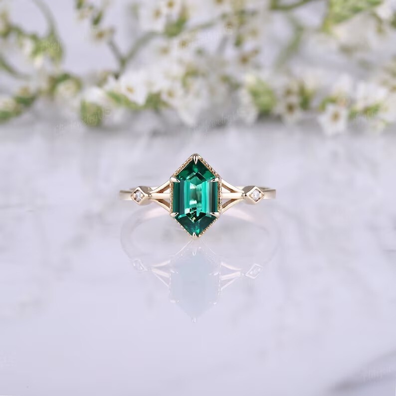 Kite cut Emerald Engagement ring hexagon shaped Unique Emerald