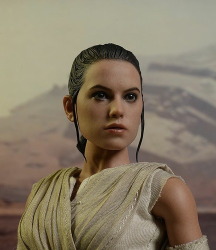 Rey and BB8 Hot Toys New MMS 337 - Picture 5 of 12