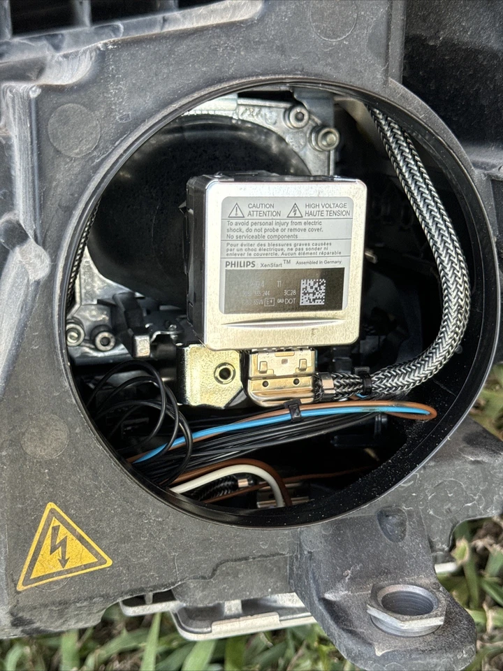 2013-2017 Volkswagen CC HID Xenon Head Light Lamp Passenger Right - Image 3 of 4