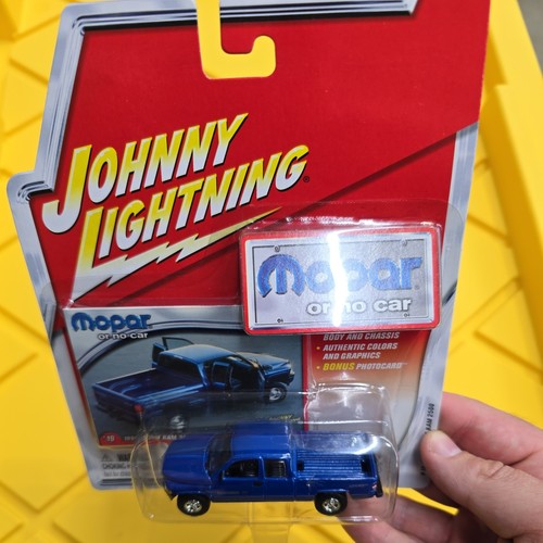 Johnny Lightning Mopar or No Car #19 1998 Custom Dodge Ram 2500 Truck 2004 NIB - Picture 3 of 4