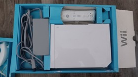 Nintendo Wii Console White Complete In Box CIB with Wii Sports Bundle - Tested
