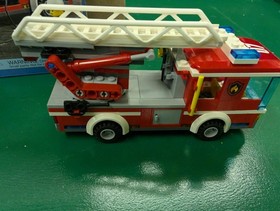 LEGO CITY: Fire Ladder Truck (60107)