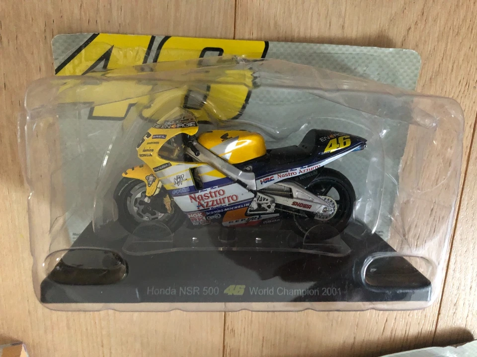 Moto GP 1/18 Valentino Rossi Honda NSR 500 2001 World Champion - Photo 1/1