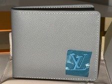 Louis Vuitton LV Aerogramme Multiple Wallet in grey cowhide leather