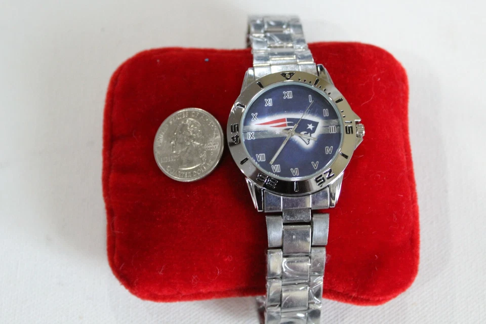 Reloj Hombre New England Patriots Nuevo Sin Etiquetas Batería Nueva Envío Gratis Banda Plateada Foto 4 de 4